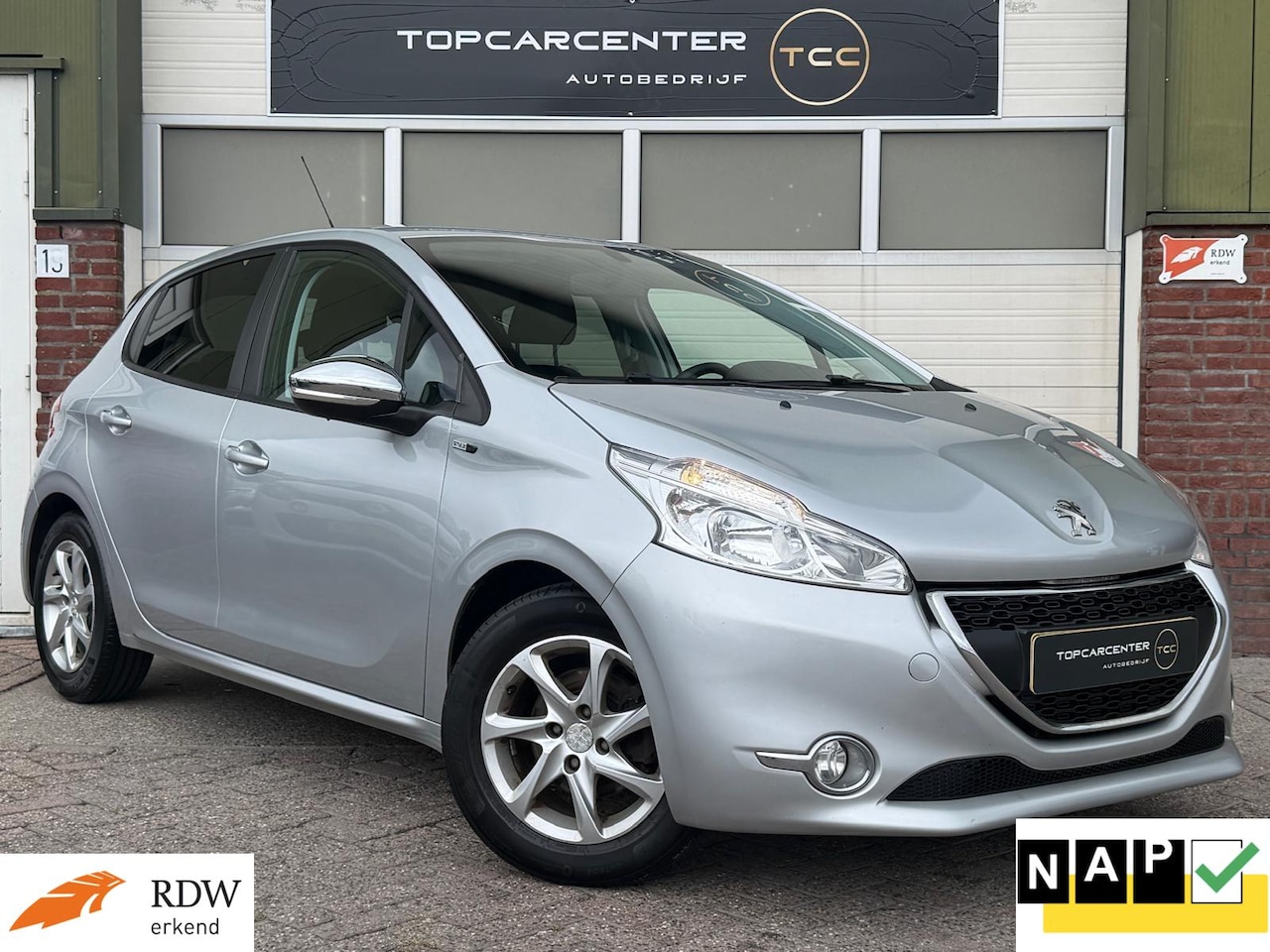 Peugeot 208 - 1.2 Style/AIRCO/AUT/PARKS/NAVI/CRUISE/APK/NAP - AutoWereld.nl