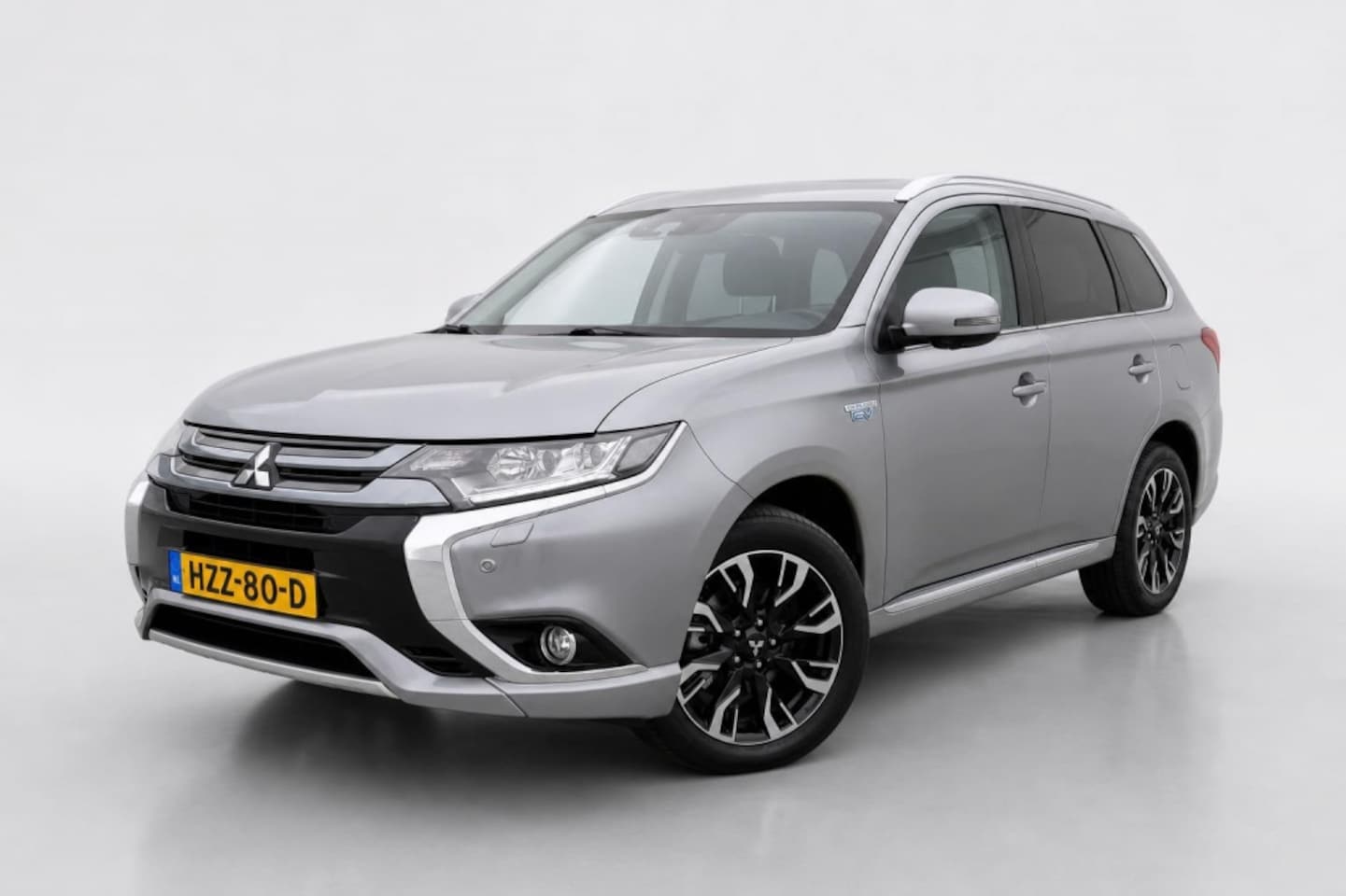 Mitsubishi Outlander - 2.0 PHEV 4WD INTYLE+ | DAKJE | LEER | 360° | DEALER OH - AutoWereld.nl