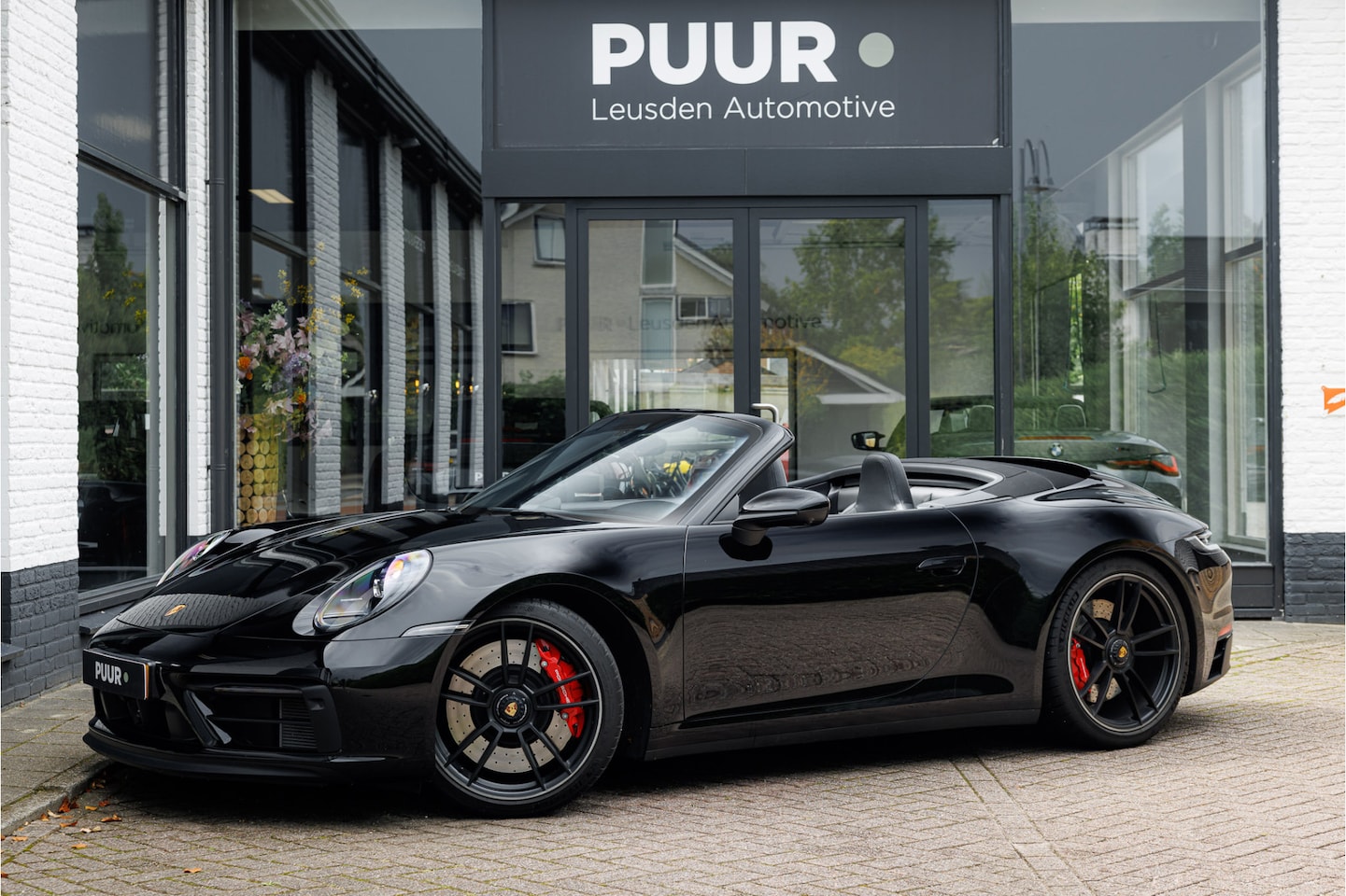 Porsche 911 Cabrio - Carrera 4 GTS 4-wiel Besturing - Stoelventilatie - 360 Camera - Stuurverwarming - AutoWereld.nl