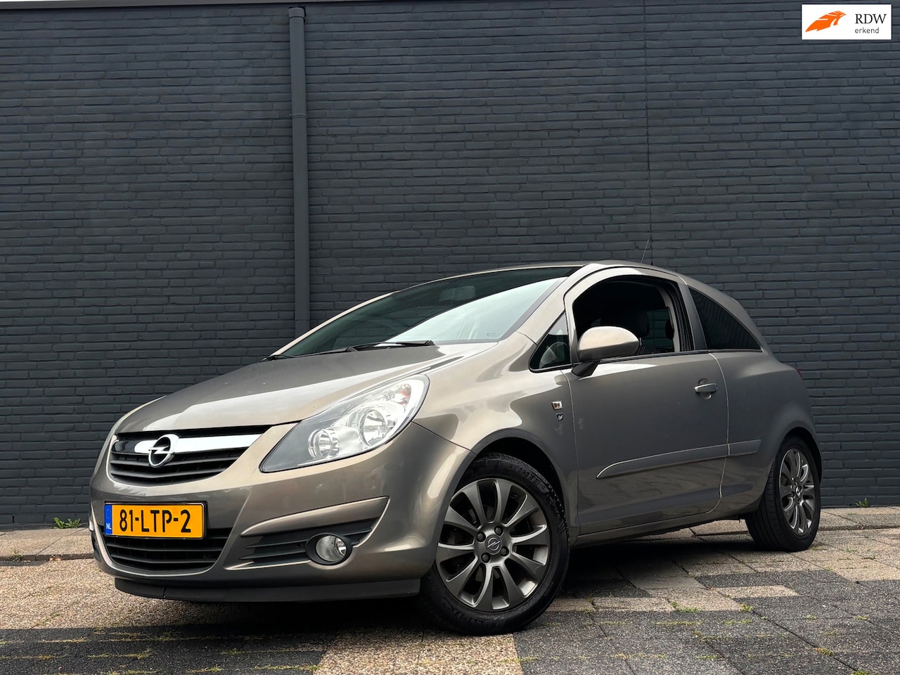 Opel Corsa - 1.2-16V '111' Edition 1.2-16V '111' Edition - AutoWereld.nl