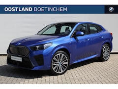 BMW iX2 - eDrive20 M Sport / Panoramadak / Trekhaak / Sportstoelen / Head-Up / Adaptieve LED / Comfo