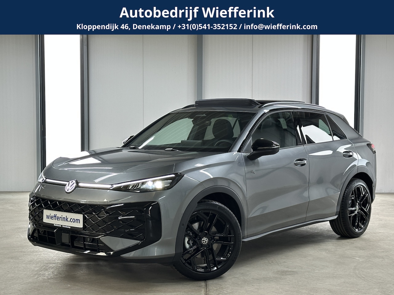Volkswagen T-Roc - 1.5 eTsi R-Line First Edition | H&K | Trekhaak | Pano | Black-style | Licht-pakket (IQ.Lig - AutoWereld.nl