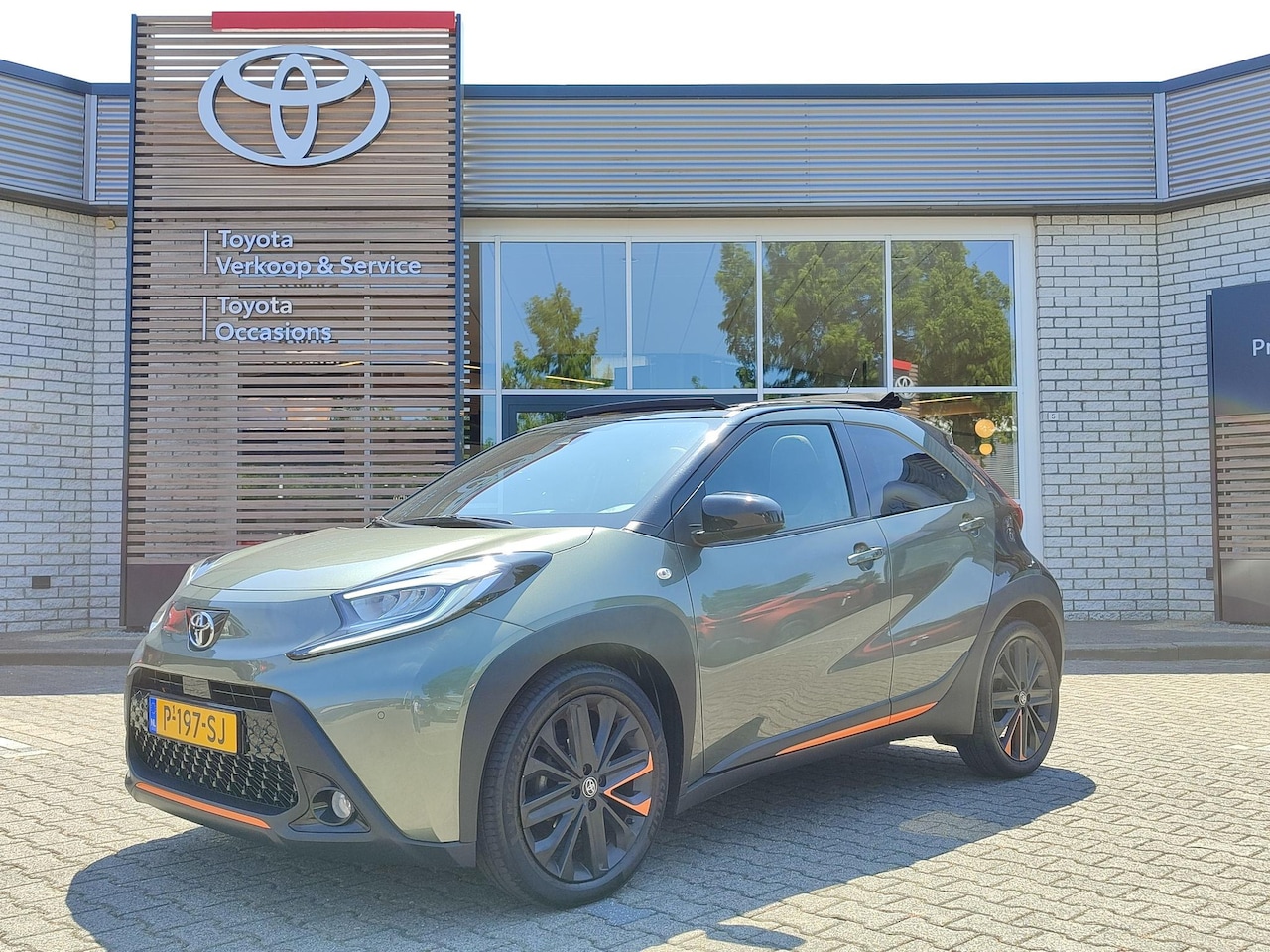 Toyota Aygo X - LIMITED AUTOMAAT CABRIO NL-AUTO 18"LM-VELGEN PRIVACY-GLASS JBL-AUDIO HALF-LEDER STOELVERW. - AutoWereld.nl