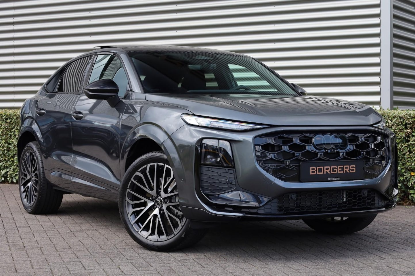 Audi Q3 Sportback - e-hybrid SONOS l Rode stiksel l Pano l OLED l Matr - AutoWereld.nl