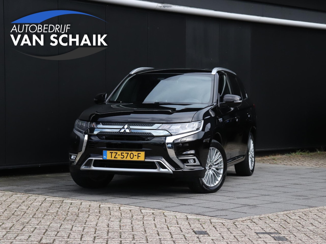 Mitsubishi Outlander - 2.4 PHEV Instyle | LEDER | SCHUIFDAK | TREKHAAK | STOEL/STUURVERW. | CRUISE | 360° CAMERA - AutoWereld.nl