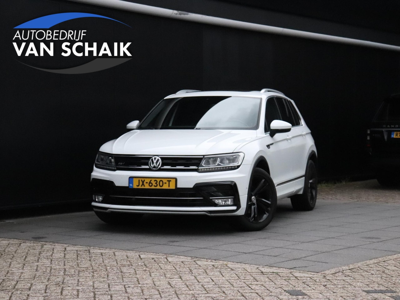 Volkswagen Tiguan - 1.4 TSI R-LINE | LEDER | PANO-DAK | TREKHAAK | CAMERA | DYNAUDIO | APPLE CARPLAY | ADAPT. - AutoWereld.nl