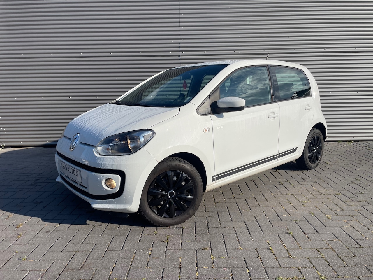 Volkswagen Up! - 1.0 club up met navi / airco / elek pakket - AutoWereld.nl