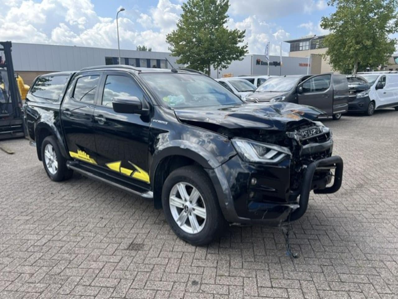 Isuzu D-Max - 1.9D 120KW Double Cab 5P V-Cross AUT. KLIMA LEER NAVI - AutoWereld.nl