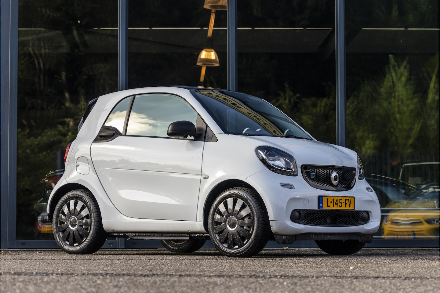 Smart Fortwo - EQ Essential 18 kWh - AutoWereld.nl