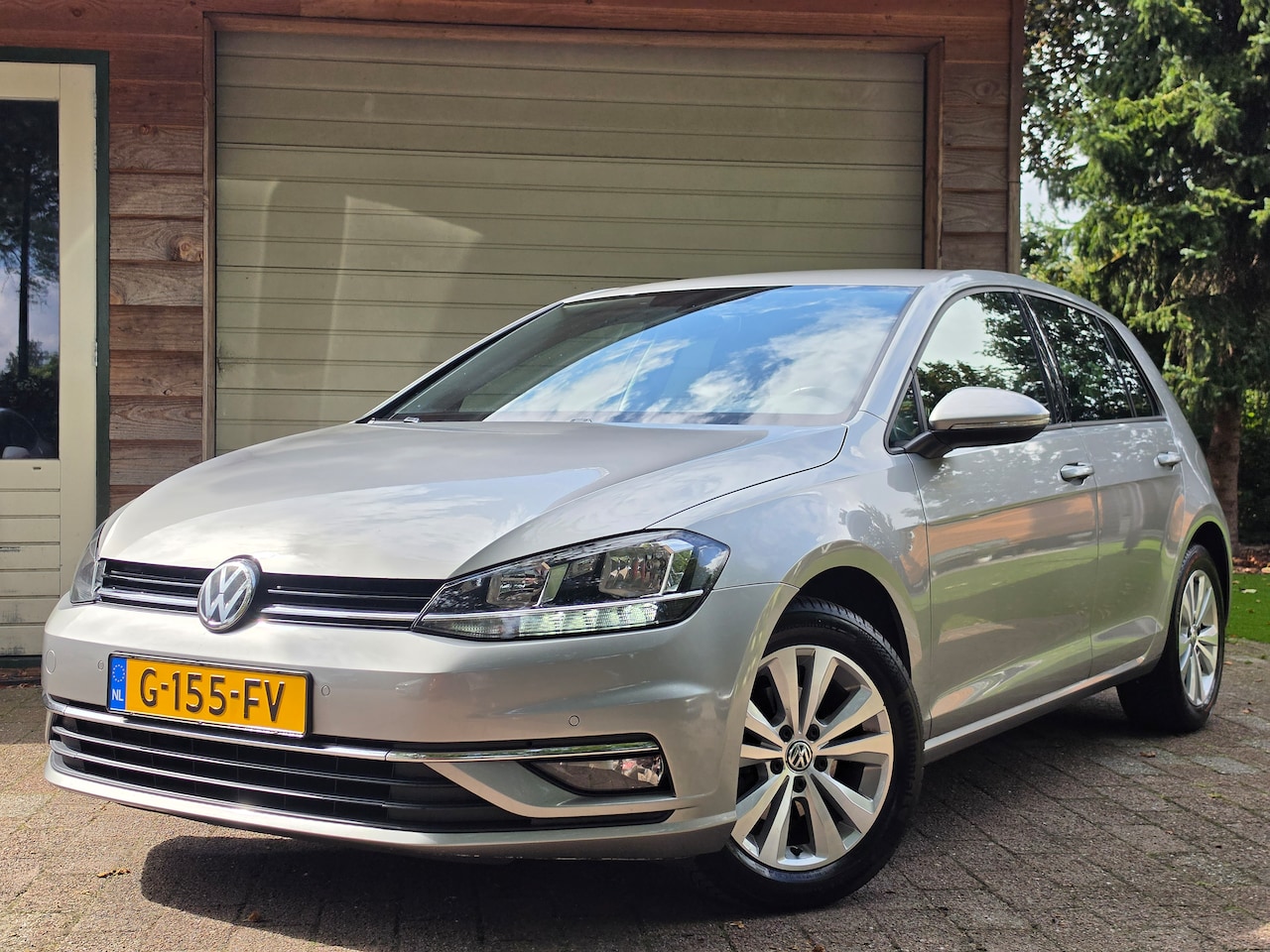 Volkswagen Golf - 1.0 TSI Comfortline Business 115pk 2019 Trekhaak ACC Climate LED NAP! - AutoWereld.nl