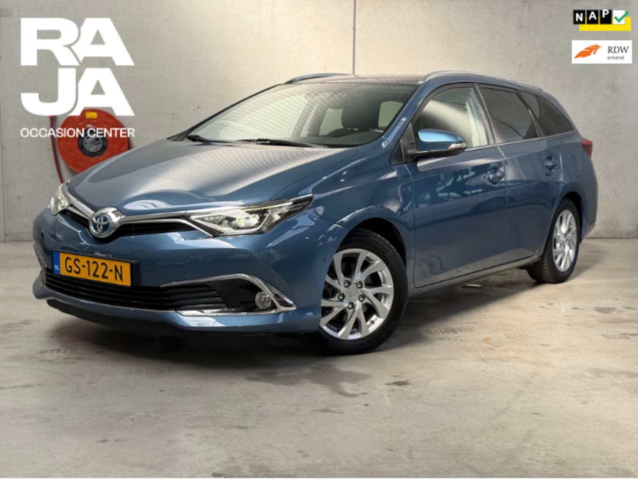 Toyota Auris Touring Sports - 1.8 Hybrid Lease pro NAP Clima Cruise Pano Navi - AutoWereld.nl