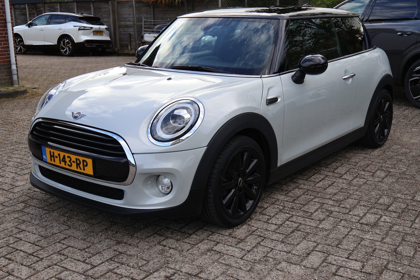 MINI 3-Deurs - 1.5 Cooper Chili / NL-Auto  / Clima / Carplay / Sportinterieur / Led koplampen - AutoWereld.nl