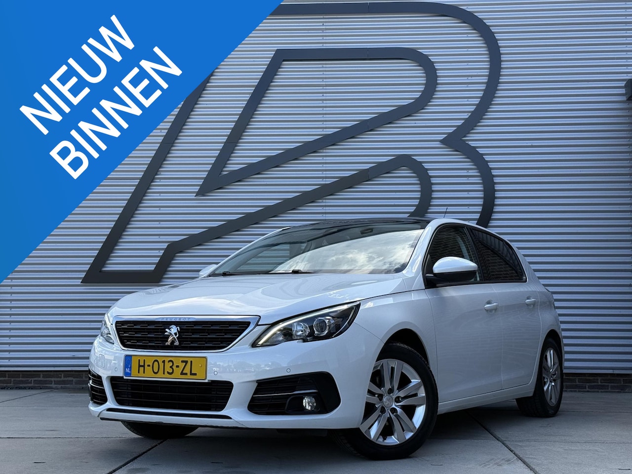 Peugeot 308 - 1.2 PureTech Blue Lease Executive 2e Eigenaar|Navi|Pano|Carplay|Clima|Cruise|PDC|Trekhaak| - AutoWereld.nl