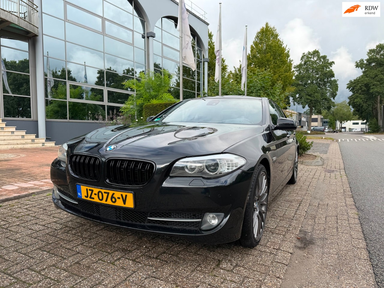 BMW 5-serie - 550i High Executive aut /leer/20 inch/etc etc - AutoWereld.nl