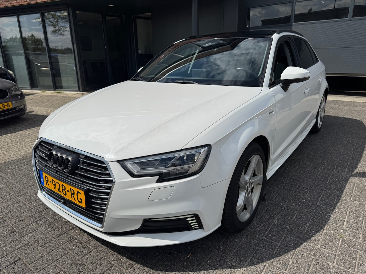 Audi A3 Sportback - 1.4 e-tron Sport PANO CAMERA CRUISE VOLLEDIG ONDERHOUDEN - AutoWereld.nl