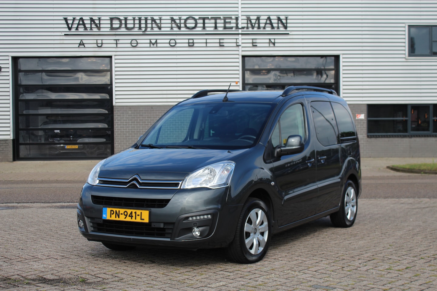 Citroën Berlingo - 1.2 PureTech XTR / Cruise / Camera / Navigatie - AutoWereld.nl