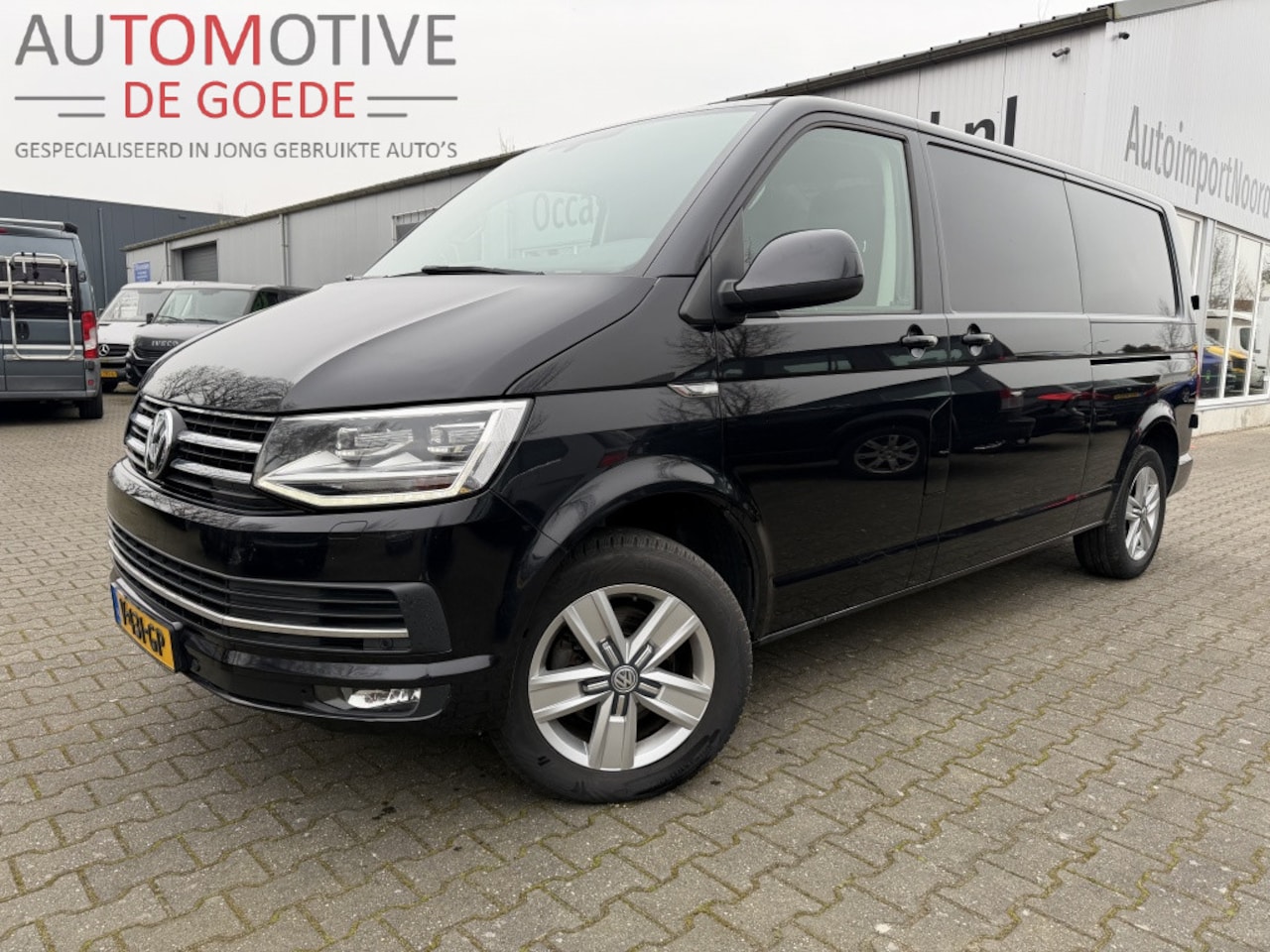 Volkswagen Transporter - 2.0 TDI DSG 150pk L2H1 Highline 2x Schuifdeur, Full led - AutoWereld.nl