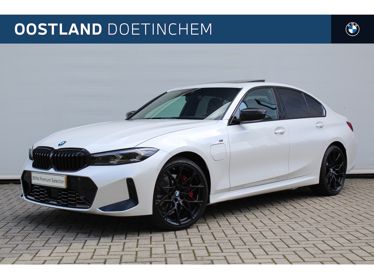 BMW 3-serie - 330e M Sport Automaat / Schuif-kanteldak / M Sportstoelen / Active Cruise Control / Adapti - AutoWereld.nl