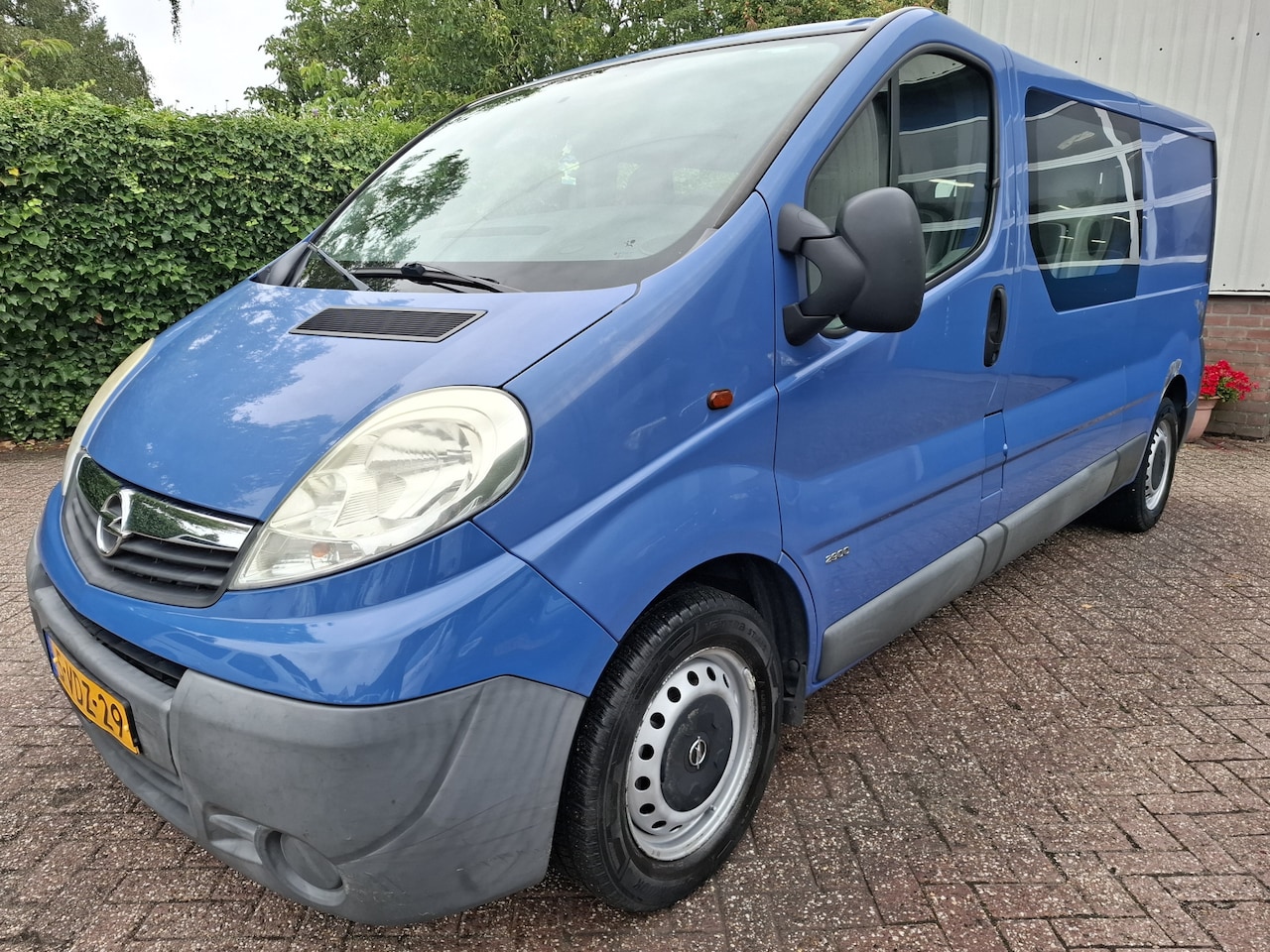 Opel Vivaro - 2.0i L2H1 DUBBEL CABINE 6 ZITPLAATSEN BENZINE 117PK - AutoWereld.nl