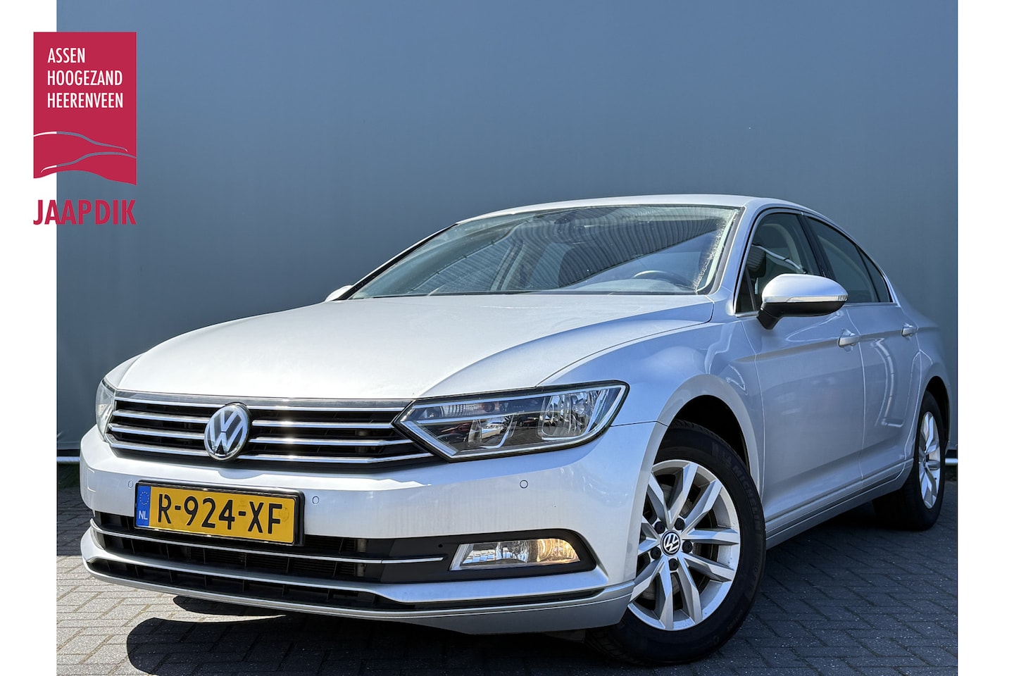Volkswagen Passat - BWJ 2017 | 1.8TSI 180PK Highline AUTOMAAT | TREKHAAK | STOEL&STUUR VERW | VERW ACHTERBANK - AutoWereld.nl