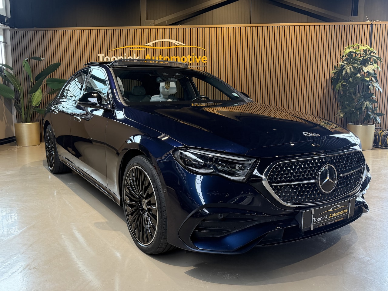 Mercedes-Benz E-klasse - 300 e AMG Line Pano, Keyless, Full Options - AutoWereld.nl