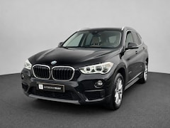 BMW X1 - XDrive20i | Pano | Trekhaak | Dealer onderhouden | Head Up | Stoelverwarming