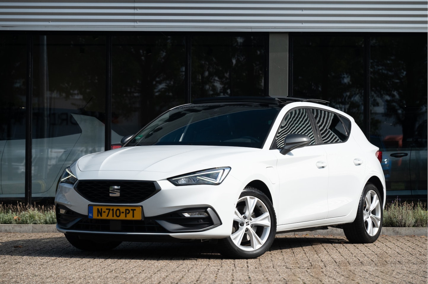 SEAT Leon - 1.4 TSI eHybrid FR | Pano | Navi | Camera | Park Assist | Memory - AutoWereld.nl