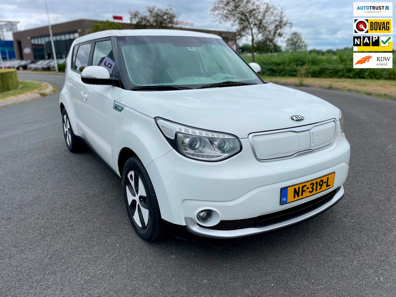 Kia e-Soul - EV ExecutiveLine 27kWh, Aut, Stoel-/stuurvrw, Cam, Navi, Keyless, Cruise/Climate control, - AutoWereld.nl