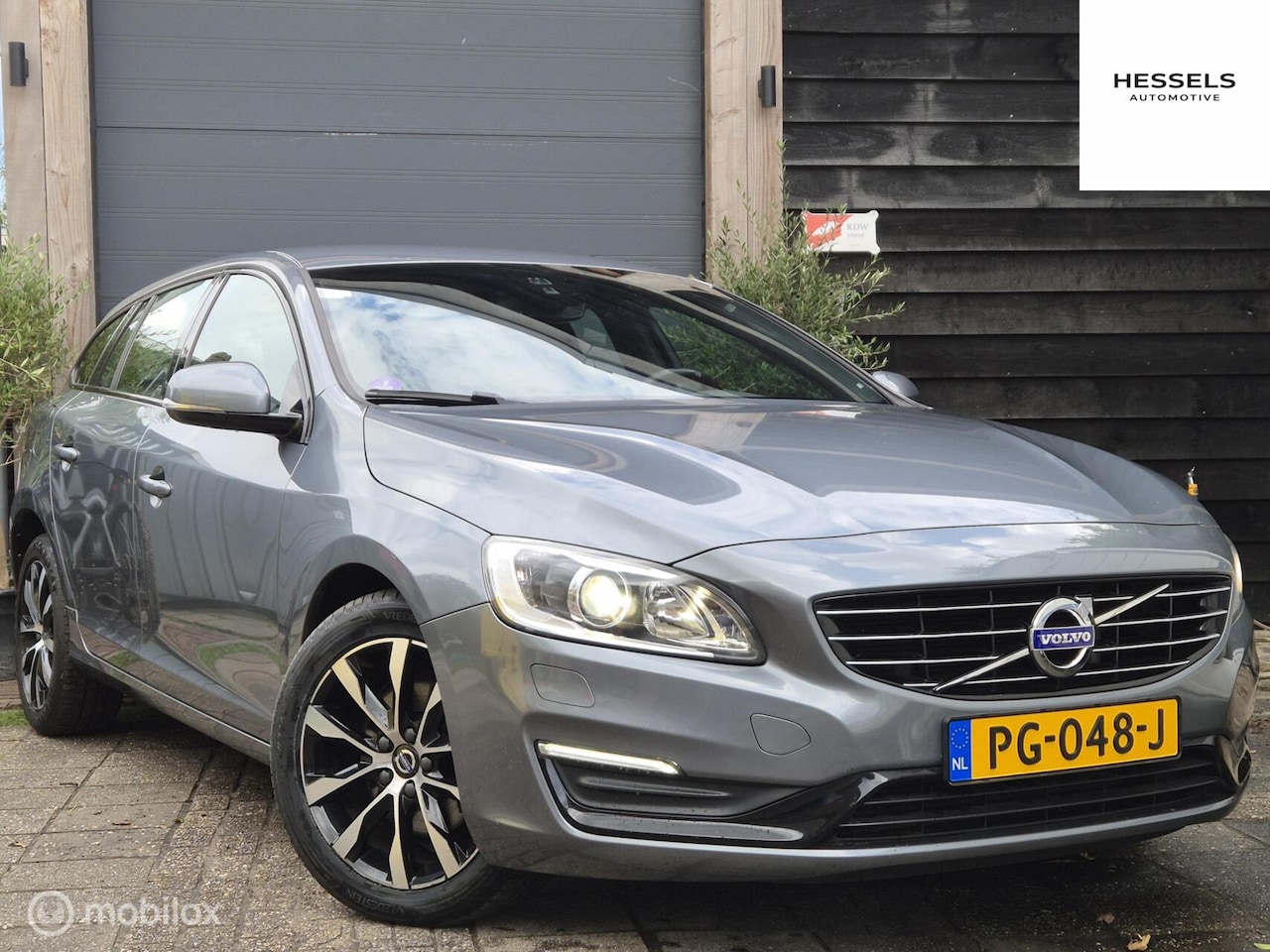 Volvo V60 - 1.5 T3 Polar+ Dynamic Leer, Xenon, NAP - AutoWereld.nl