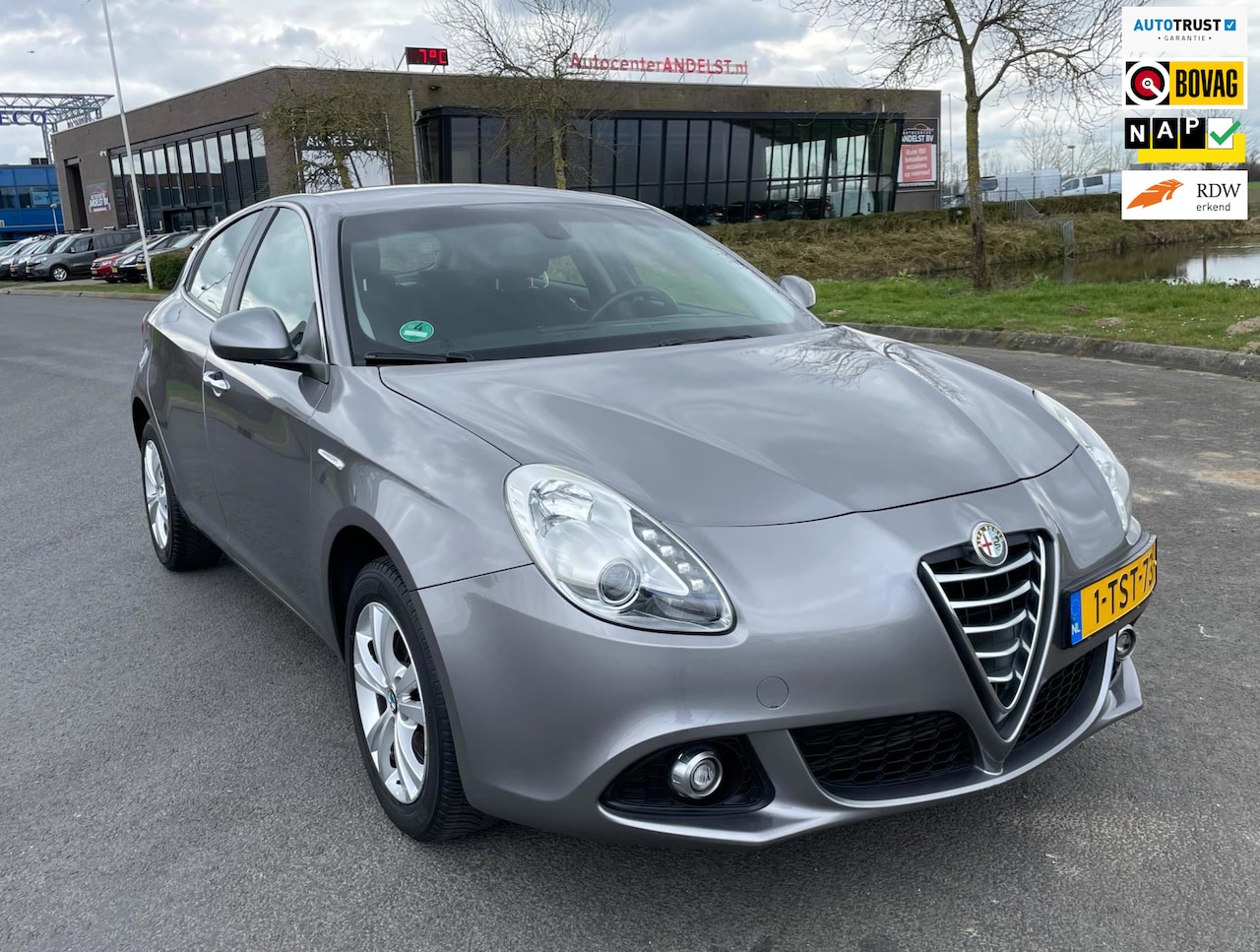 Alfa Romeo Giulietta - 1.4 T Distinctive Lusso 1.4 T Distinctive Lusso, Aut, 170pk, Navi, Bluetooth, Pdc, Cruise/Climate ctrl, Geen impor - AutoWereld.nl