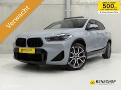 BMW X2 - sDrive20i M Sport - Mesh Panodak HUD Navi Carplay Camera Bucket Sportstoelen Trekhaak Broo