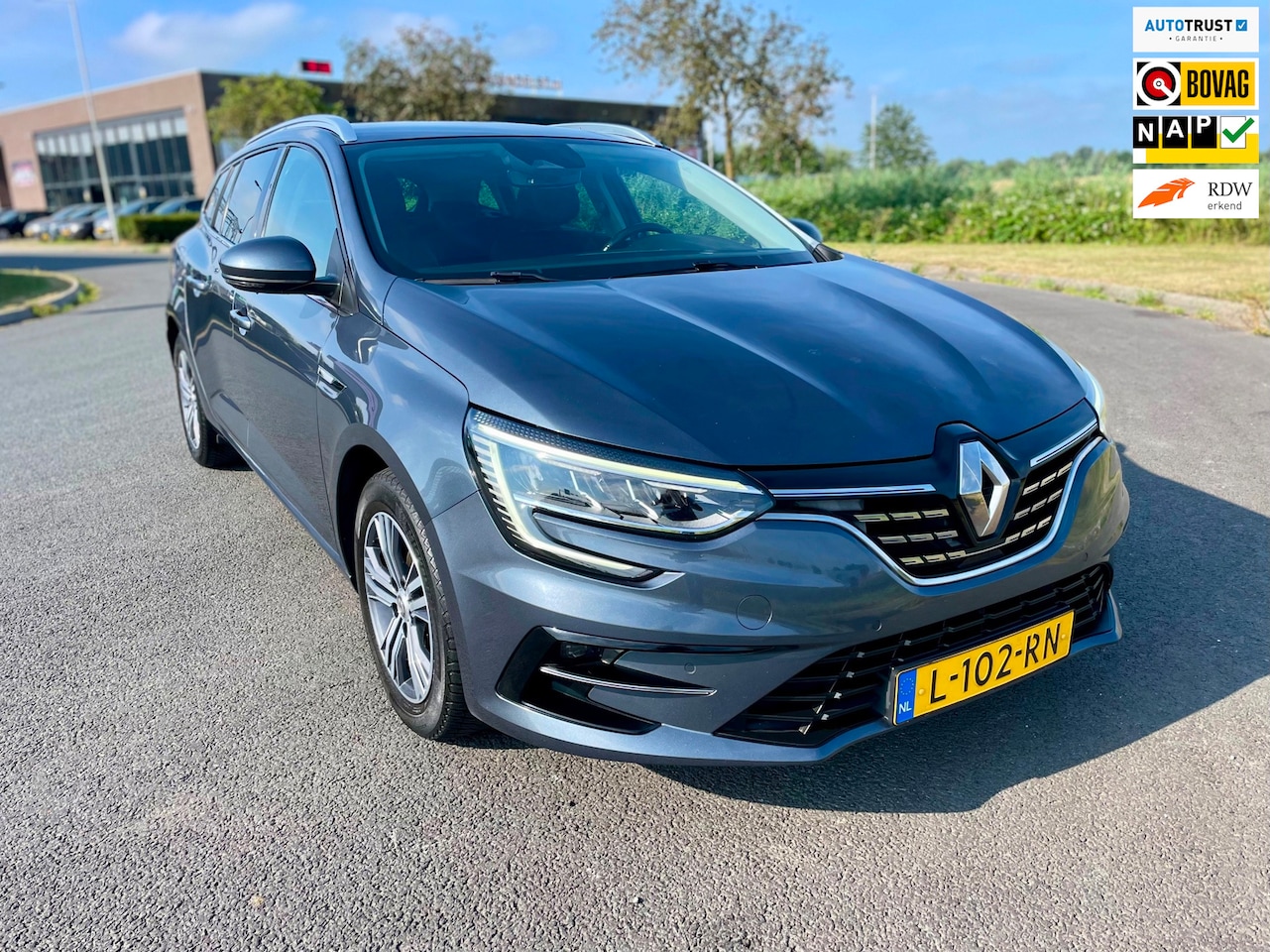 Renault Mégane Estate - 1.3 TCe Intens 1.3 TCe Intens, Aut, Trekhaak, Navi, Carplay, Cruise/Climate control, Keyless, Geen import - AutoWereld.nl