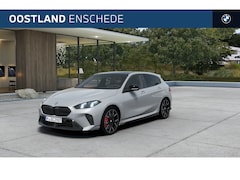 BMW 1-serie - 120 M Sport Automaat / Panoramadak / Sportstoelen / Adaptieve LED / M Adaptief onderstel /