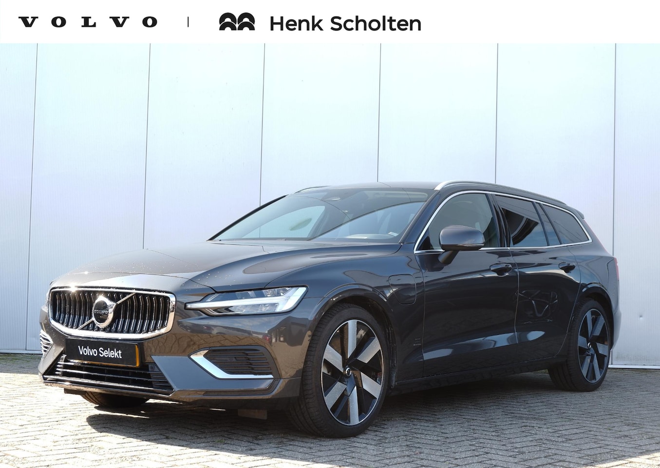Volvo V60 - T6 Recharge AWD Essential Edition Bright | Long Range | 19 inch lichtmetalen velgen | Stoe - AutoWereld.nl