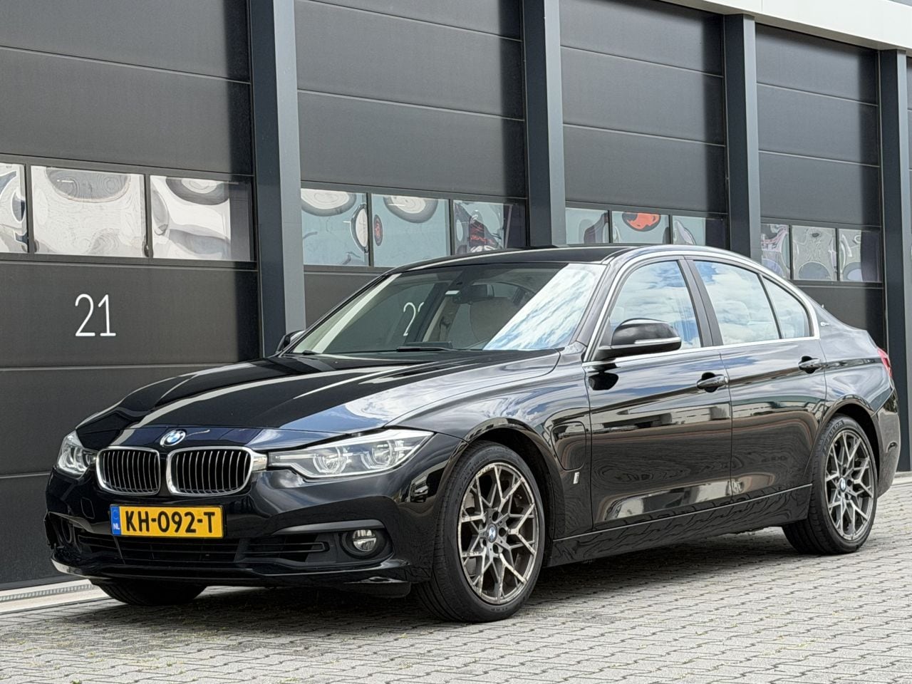 BMW 3-serie - 330e Leer Clima Xenon PDC - AutoWereld.nl