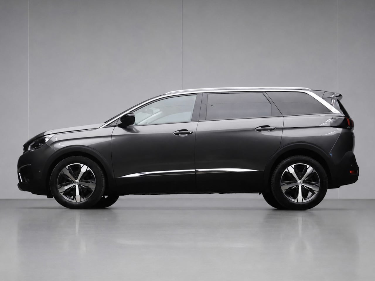 Peugeot 5008 - 1.2 PureTech Allure Avantage Sport (PANORAMADAK,APPLE CARPLAY,NAVI,CAMERA,360 VIEW,GETINT, - AutoWereld.nl