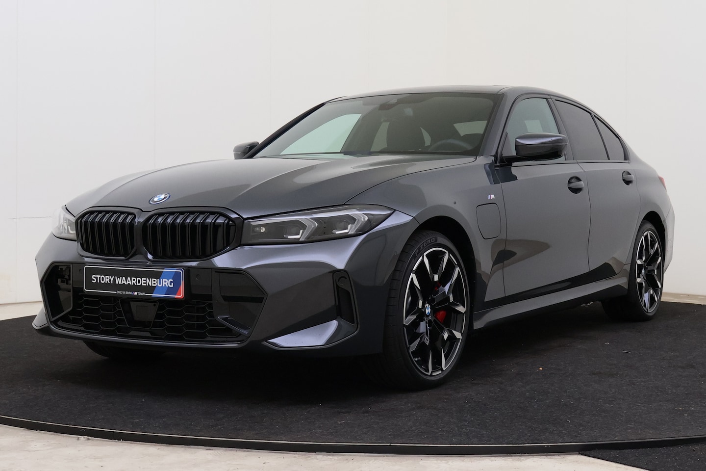 BMW 3-serie - 330e M Sport Automaat / Schuif-kanteldak / Trekhaak / Sportstoelen / Achteruitrijcamera / - AutoWereld.nl