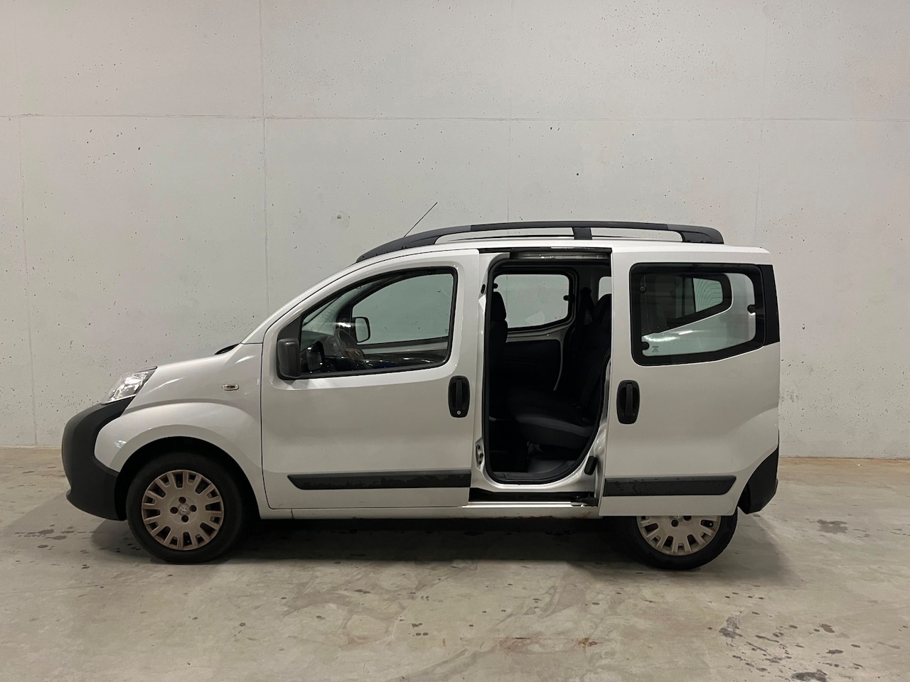 Peugeot Bipper Tepee - 1.4i Airco Trekhaak APK NAP PDC - AutoWereld.nl