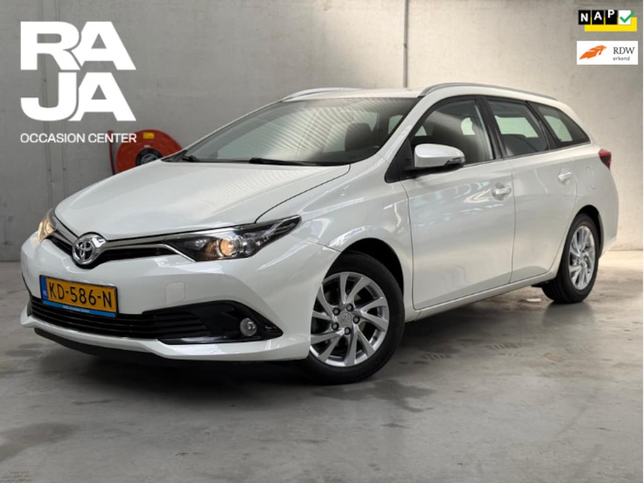 Toyota Auris Touring Sports - 1.2T Aspiration Limited Climate Cruise Navi Trekhaak - AutoWereld.nl