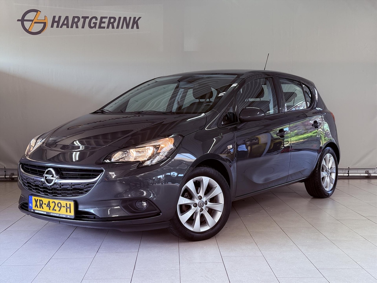 Opel Corsa - 1.4 90pk 5d Favourite* Navi / Cruise / Airco / PDC / LV - AutoWereld.nl