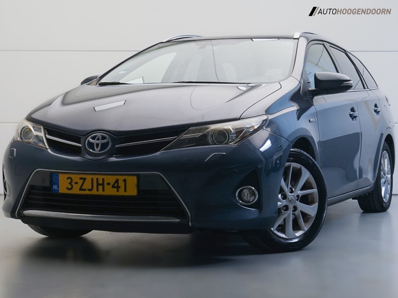 Toyota Auris Touring Sports - 1.8 Hybrid (NAVIGATIE,PANORAMA,STOELVERWARMING,,BLUETOOTH,CAMERA,CLIMATE,CRUISE,KEYLESS,TR - AutoWereld.nl