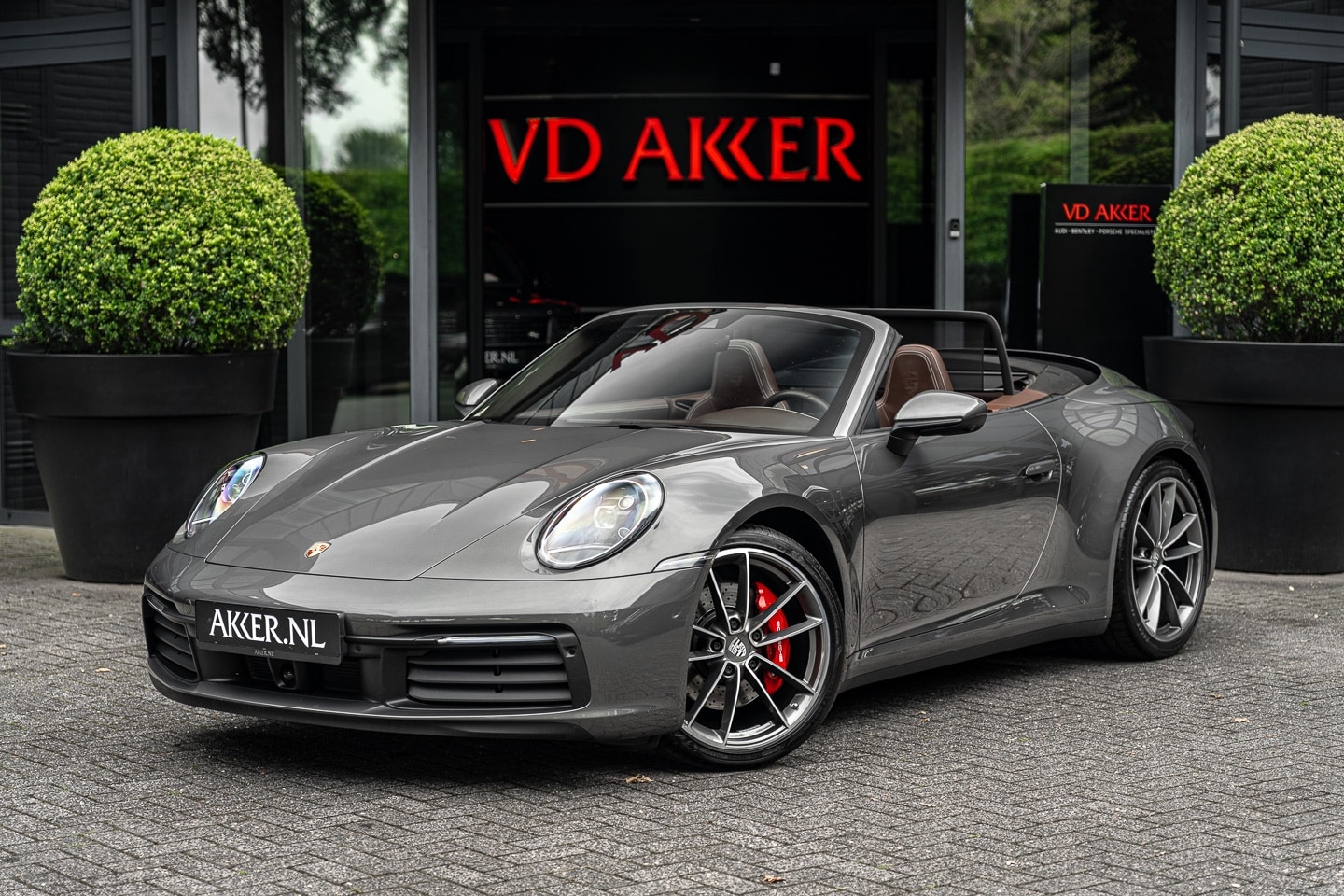 Porsche 911 Cabrio - Carrera S | Club Leder | ACC | 360° Camera | Stoelkoeling | Adapt. Sportstoelen - AutoWereld.nl