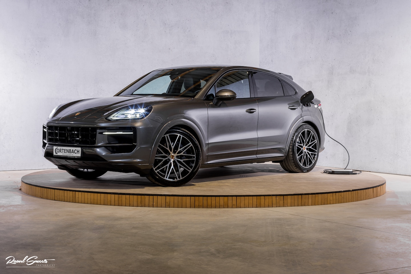 Porsche Cayenne Coupé - 3.0 E-Hybrid | Sport design | Sport chrono | Soft close | Luchtvering | Achter as besturin - AutoWereld.nl