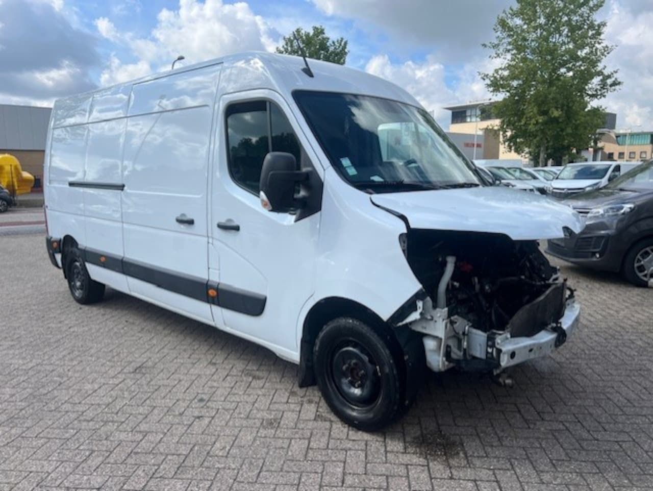 Renault Master - T35 2.3 dCi 132KW MAXI L3H2 AIRCO KLIMA NAV CAM EURO6 - AutoWereld.nl