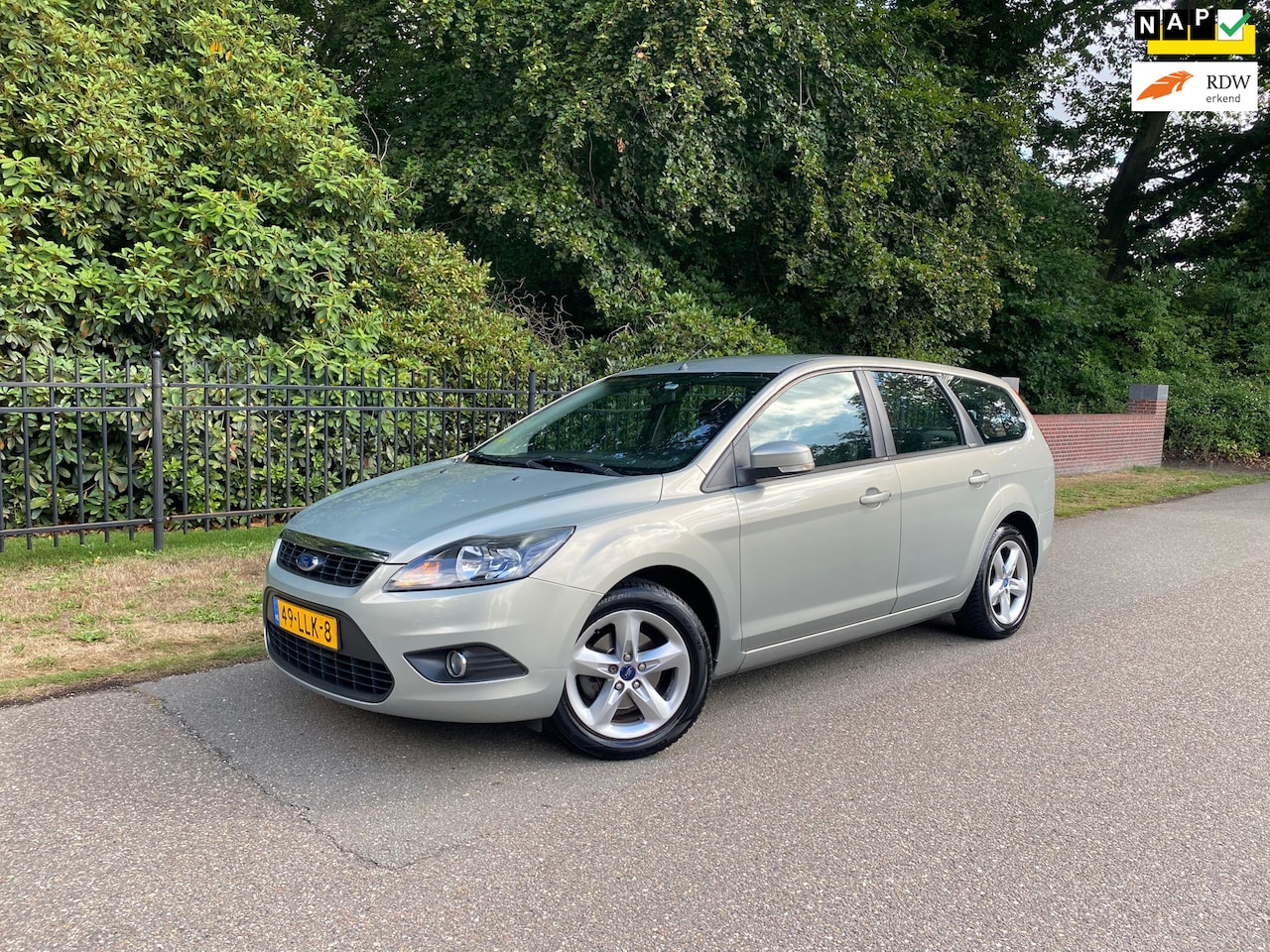 Ford Focus Wagon - 1.6 Comfort Airco, Trekhaak - AutoWereld.nl