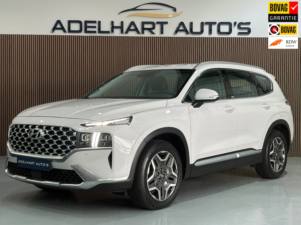 Hyundai Santa Fe - 1.6 T-GDI PHEV Comfort Smart Sky 265 PK / Lederen interieur / Elektrische stoelen / Naviga - AutoWereld.nl