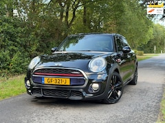 MINI 5-Deurs - 1.5 Cooper | JCW Uitvoering + Head-Up + Keyless Nu € 10.975,