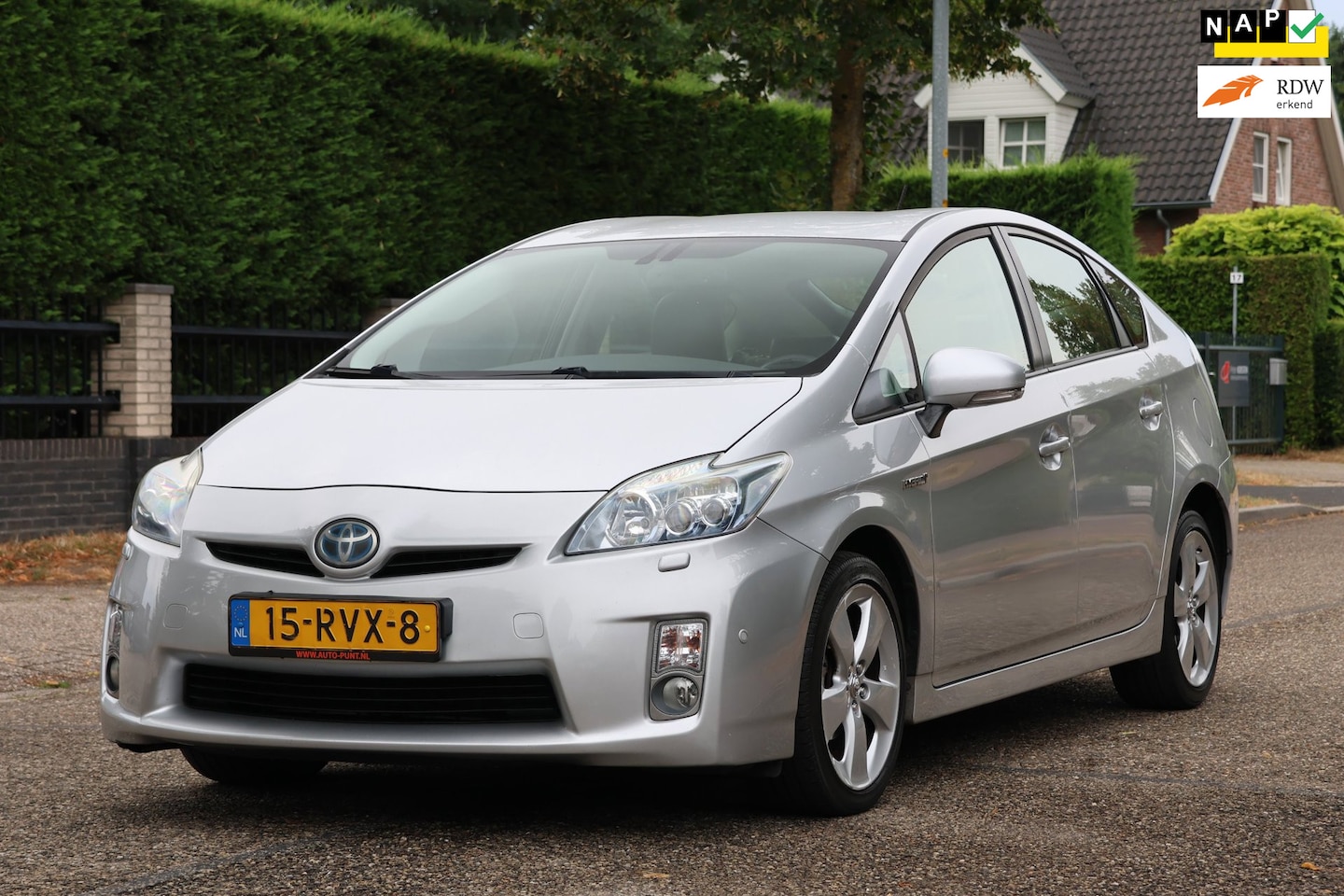 Toyota Prius - 1.8 Executive Business | NAVI | CLIMA | CRUISE | LEDER | CAMERA | MOOIE DEALER ONDERHOUDEN - AutoWereld.nl
