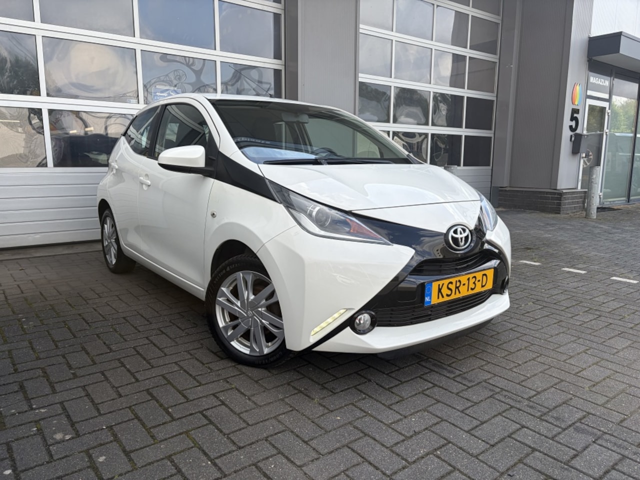 Toyota Aygo - 1.0 VVT-i x-play / CAMERA / BTW AUTO / CRUISE - AutoWereld.nl