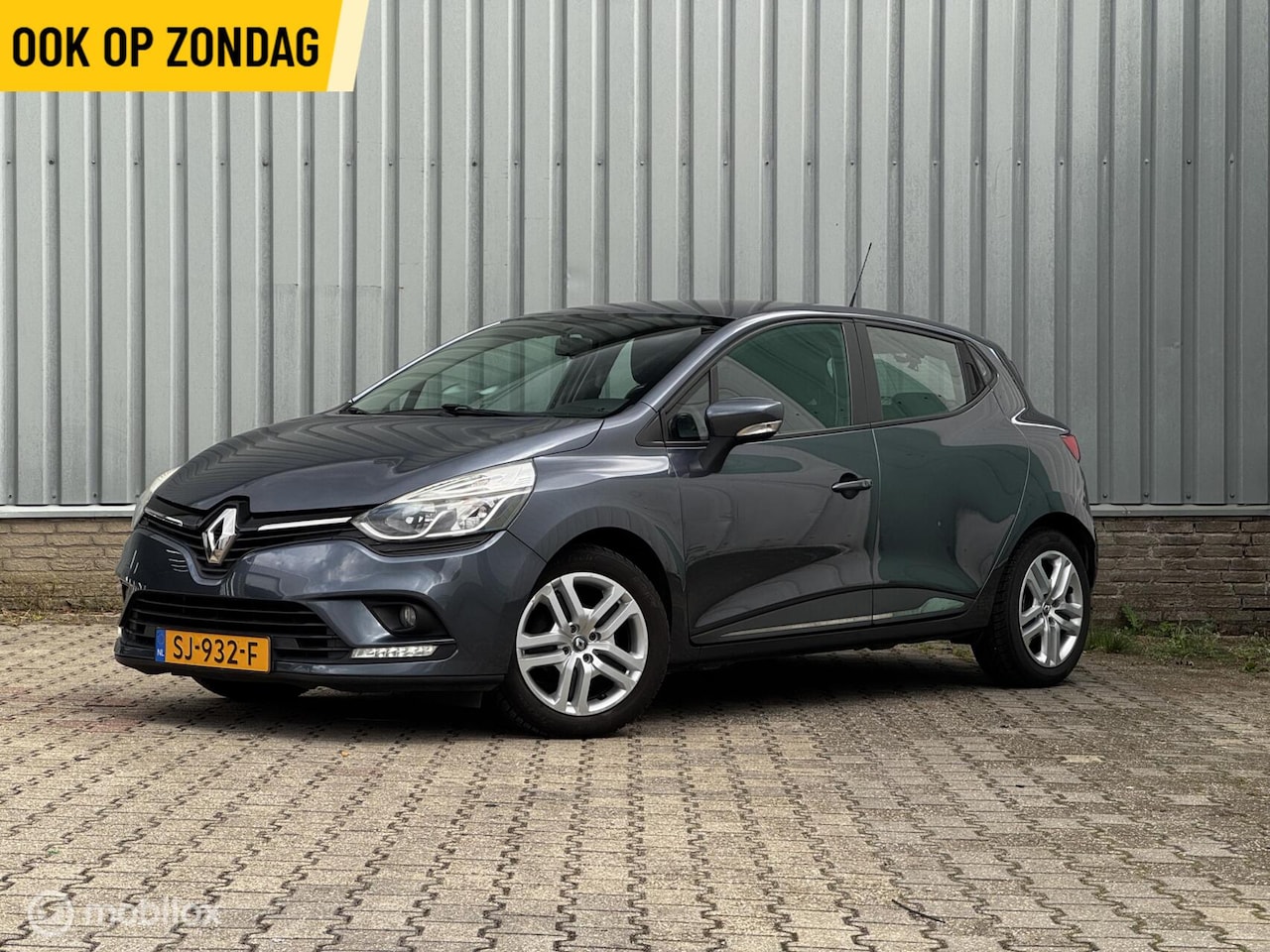 Renault Clio - 0.9 TCe Limited | 5drs | Airco | Afn. Trekhaak - AutoWereld.nl